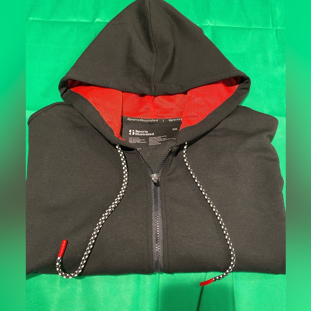 SPORTS ILLUSTRATED Black Hooded Jacket with Red Lining